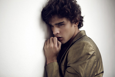 Links: Nicolas Valois, Prada Baroque, Paris Couture Shows and more.