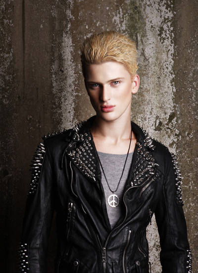 LINKS: Burberry by Luki, Andrej Pejic, Anna Dello Russo Does A Musical and more.