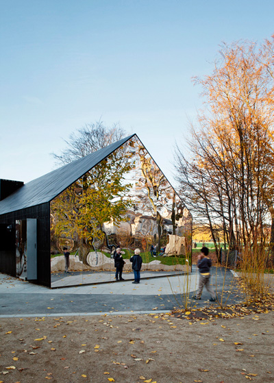 Mirror House by MLRP