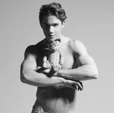 DS Link Time: Andrej Pejic, Nikolaus F, Philippe Starck and more.