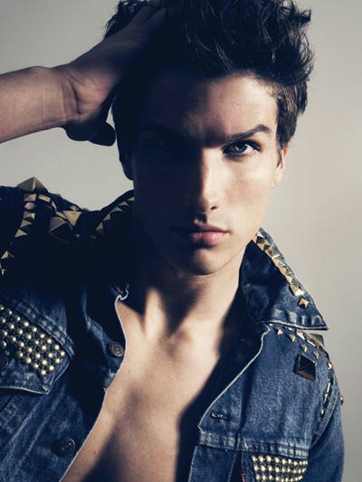 LINKS: Christian Rios, Marc Jacobs Makeup, Michelle Obama and more.