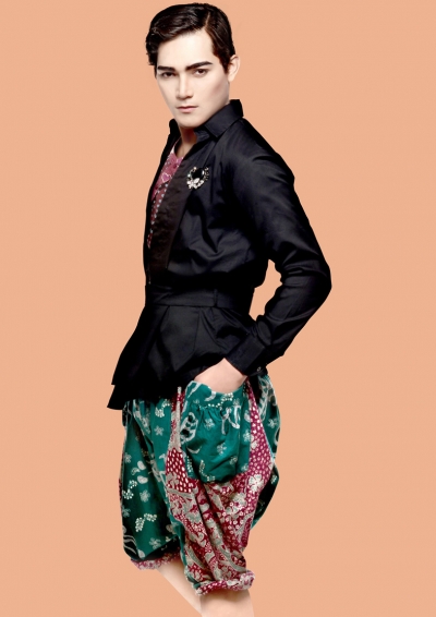 Javanese Gardener by Mario Ardi
