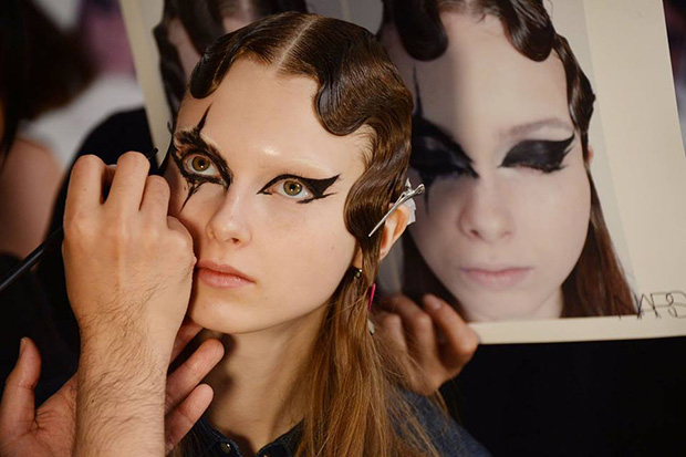 #NYFW Marc Jacobs FW16 Backstage Moments - DSCENE
