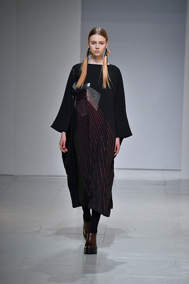 #PFW Chalayan Fall Winter 2016/17 Collection - Design Scene