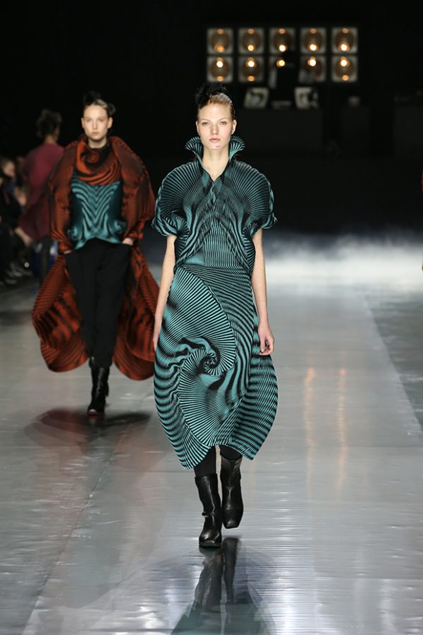 #PFW Issey Miyake Fall Winter 2016/17 Collection - Design Scene