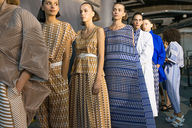 BACKSTAGE MOMENTS AT ISSEY MIYAKE SS17 SHOW IN PARIS - DSCENE