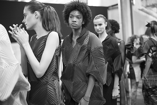 BACKSTAGE MOMENTS AT ISSEY MIYAKE SS17 SHOW IN PARIS - DSCENE