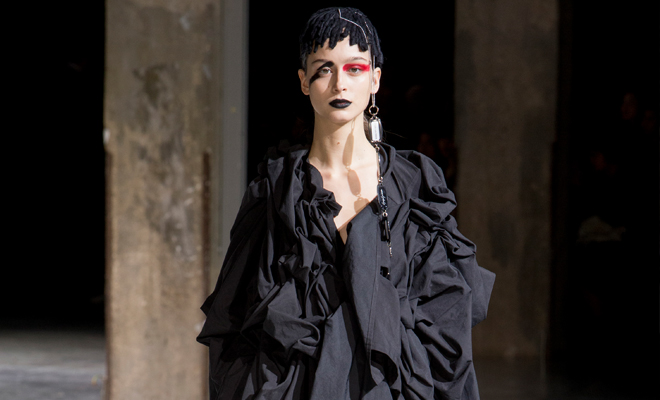 PFW: YOHJI YAMAMOTO Fall Winter 2017.18 Collection