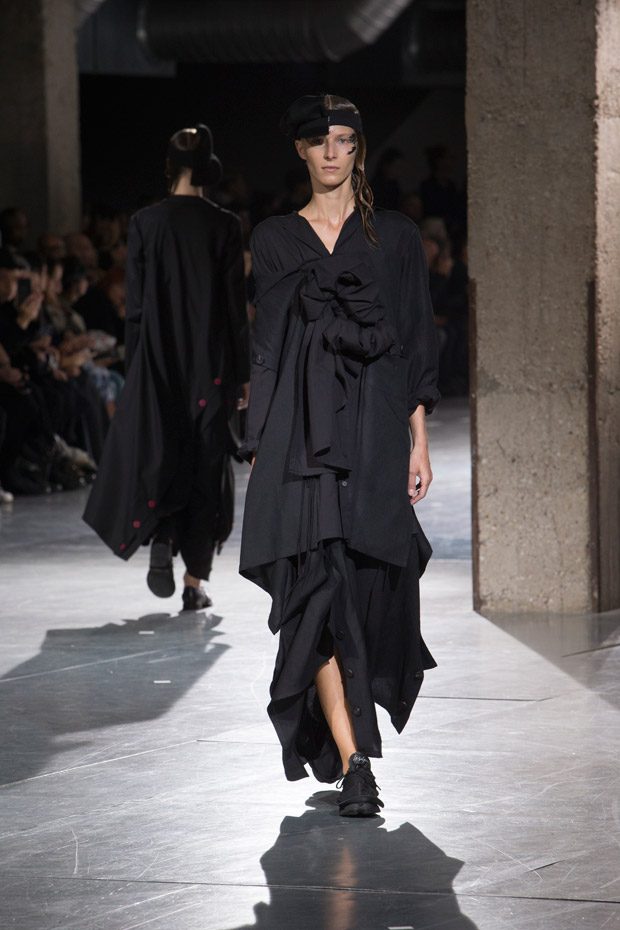 #PFW: YOHJI YAMAMOTO Spring Summer 2018 Womenswear Collection