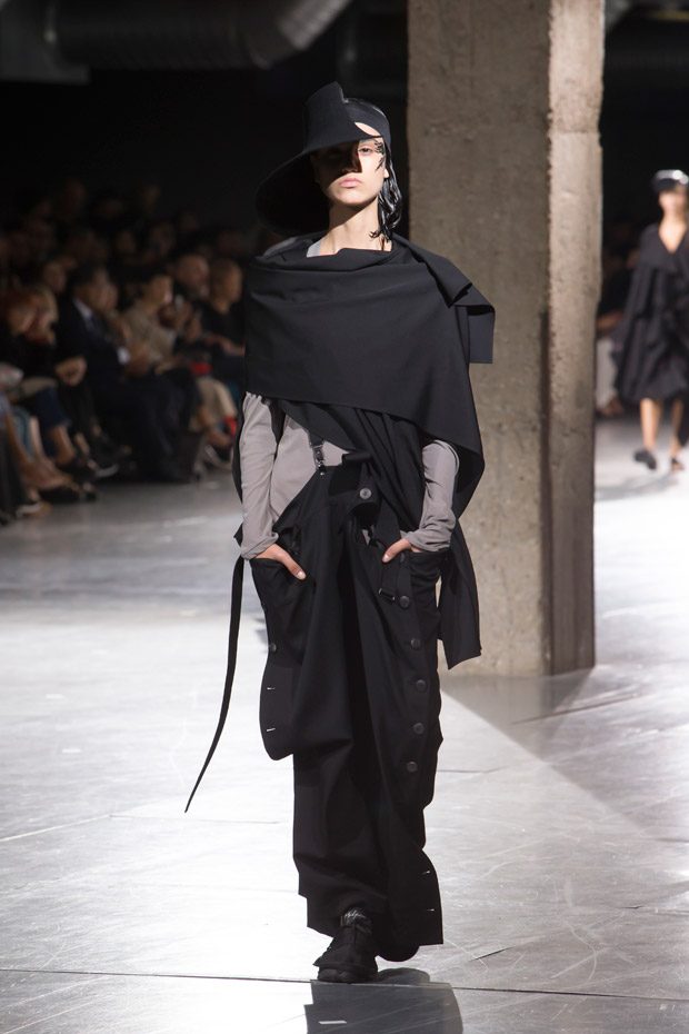 #PFW: YOHJI YAMAMOTO Spring Summer 2018 Womenswear Collection