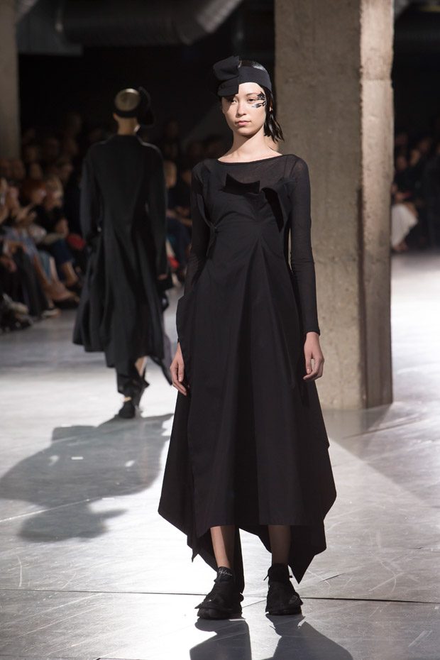 #PFW: YOHJI YAMAMOTO Spring Summer 2018 Womenswear Collection