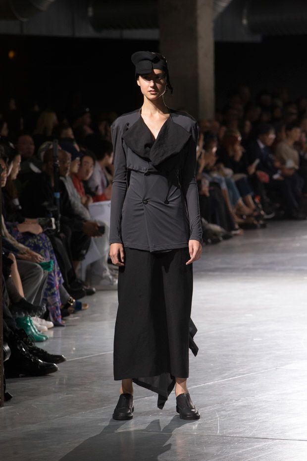 #PFW: YOHJI YAMAMOTO Spring Summer 2018 Womenswear Collection