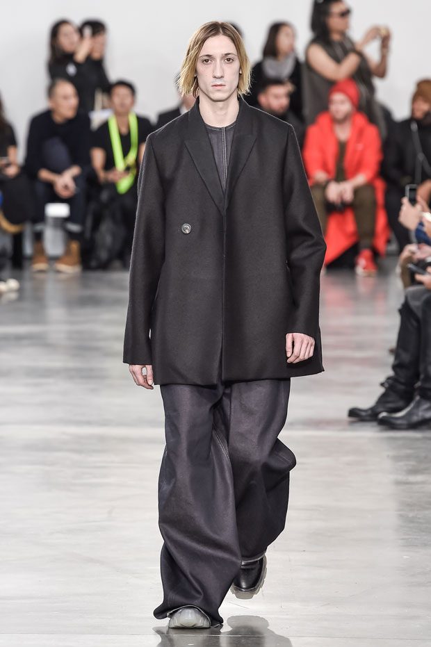 PFW: RICK OWENS Fall Winter 2018/19 Collection PFW: RICK OWENS Fall Winter 2018/19 Collection