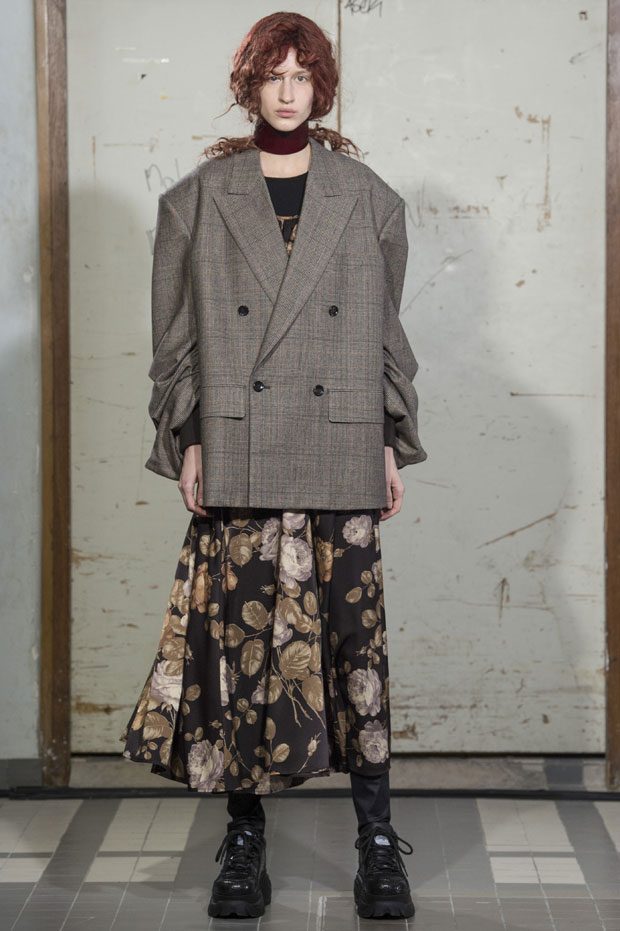 PFW: JUNYA WATANABE Fall Winter 2018.19 Womenswear Collection