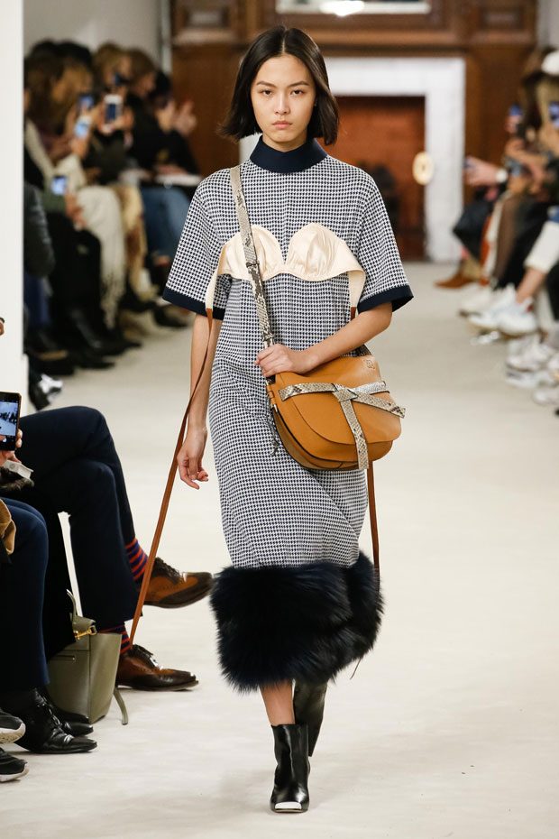 PFW: LOUIS VUITTON Fall Winter 2018.19 Womenswear Collection