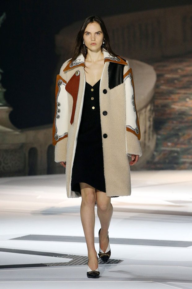 PFW: LOUIS VUITTON Fall Winter 2018.19 Womenswear Collection