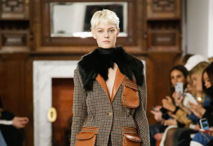 PFW: LOEWE Fall Winter 2018.19 Womenswear Collection