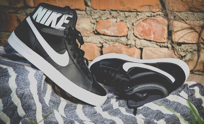 nike cursive logo shoes