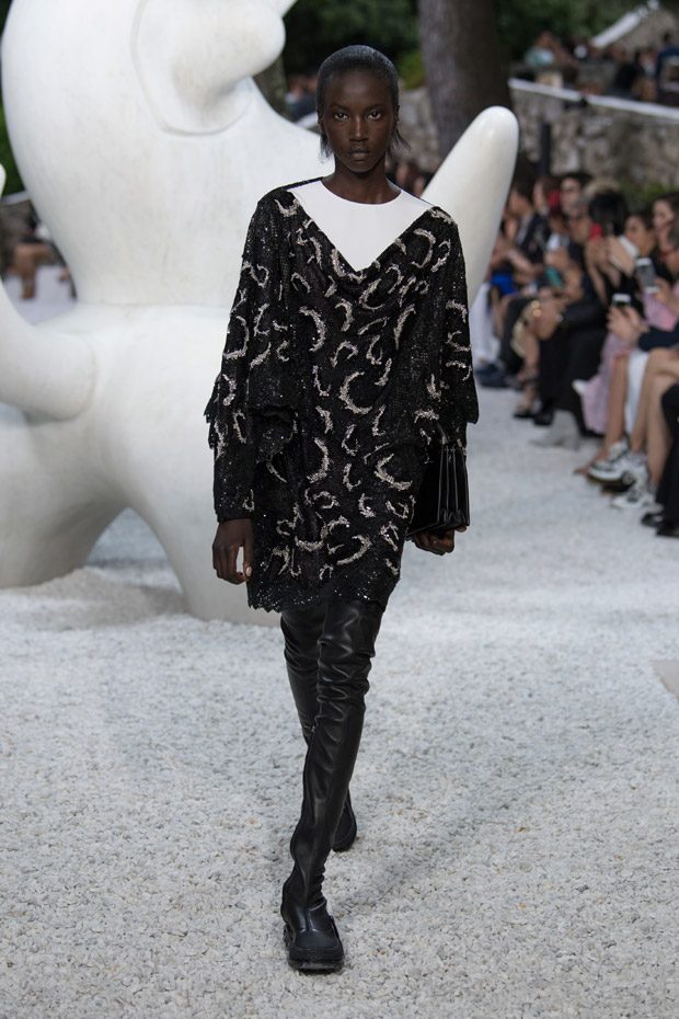 Louis Vuitton Cruise 2019 Runway Show