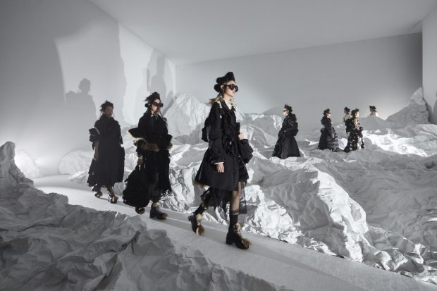 4 MONCLER SIMONE ROCHA Fall Winter 2018.19 Collection 4 MONCLER SIMONE ROCHA Fall Winter 2018.19 Collection