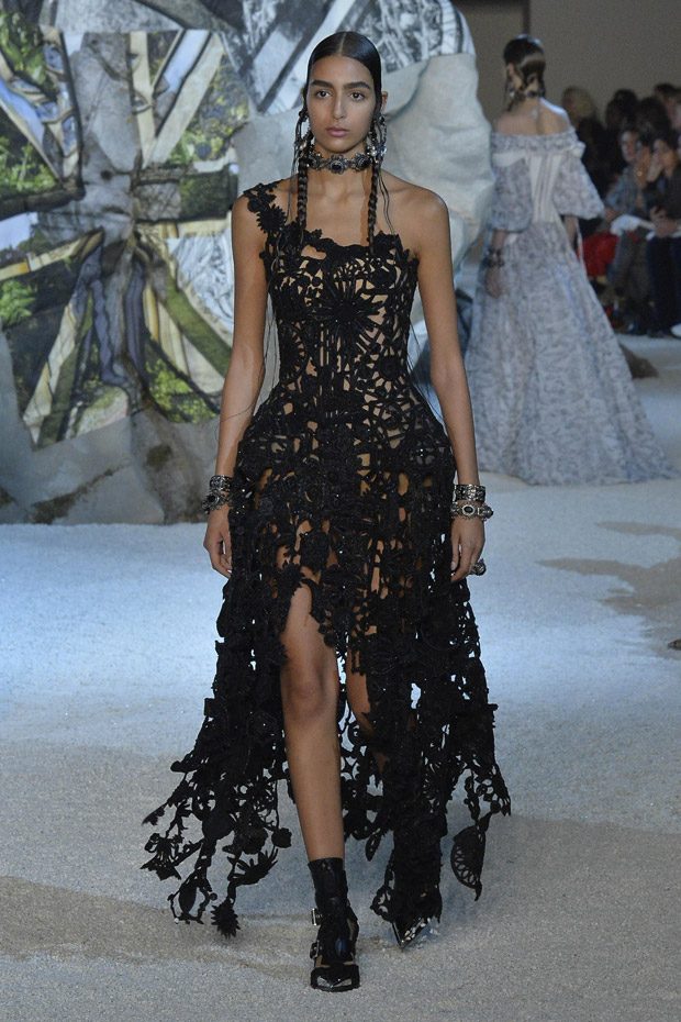 #PFW: ALEXANDER MCQUEEN Spring Summer 2019 Collection