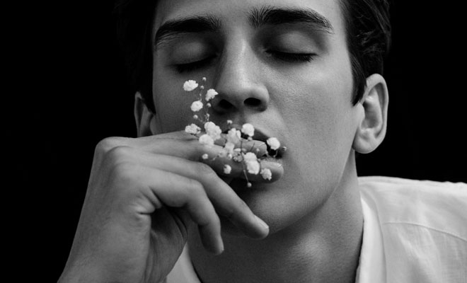 5 Common Men’s Makeup Mistakes that Actually Age Men
