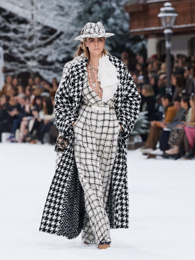 Chanel pays tribute to Lagerfeld with his final collection – DW – 03/05/2019