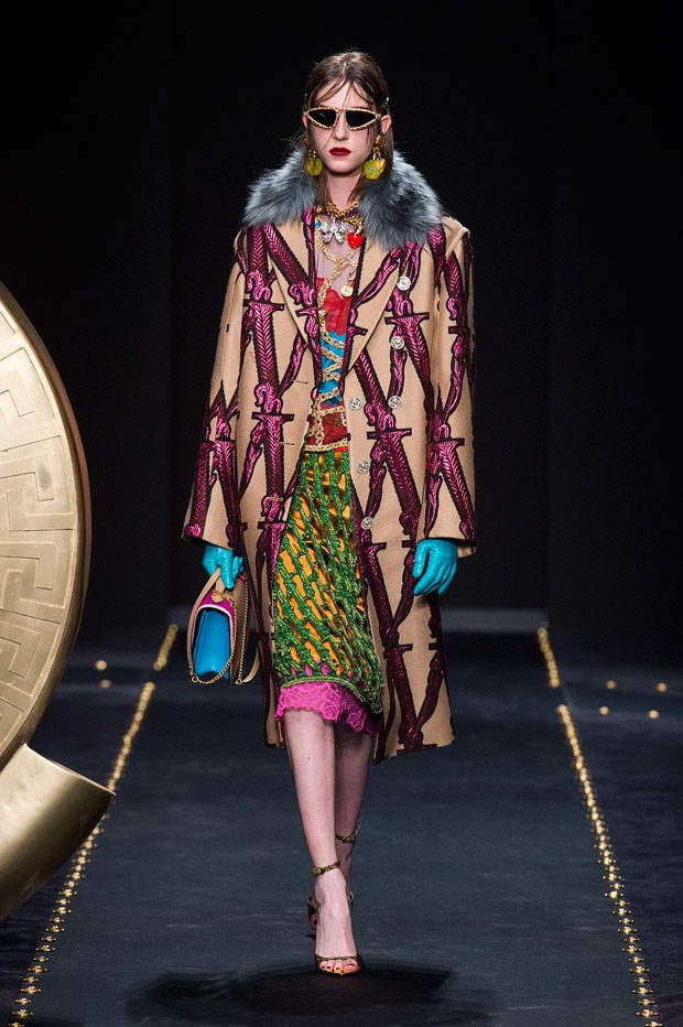 MFW: VERSACE Fall Winter 2019.20 Womenswear Collection