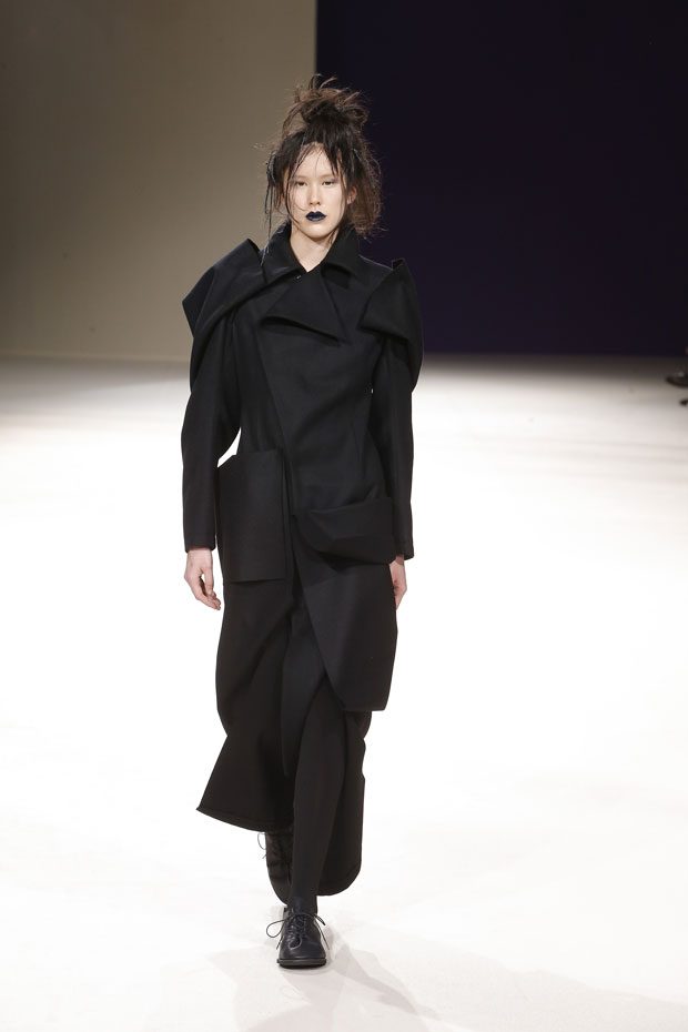 PFW: YOHJI YAMAMOTO Fall Winter 2019.20 Collection