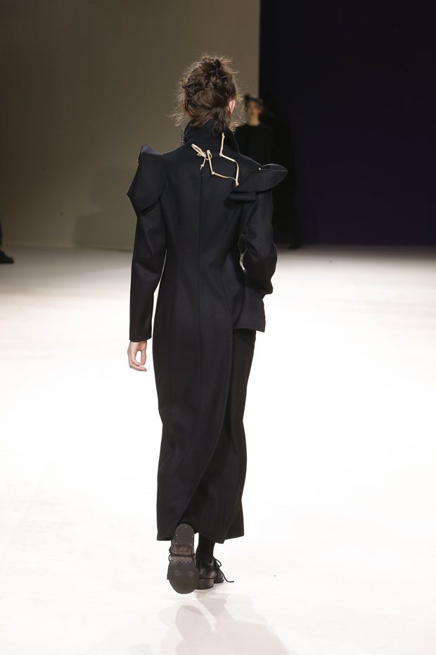 PFW: YOHJI YAMAMOTO Fall Winter 2019.20 Collection