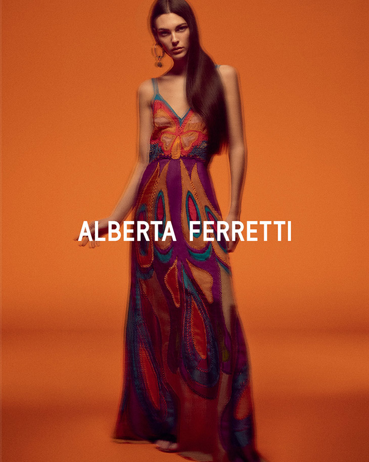 højen Nøjagtighed nedenunder Adut Akech & Vittoria Ceretti Pose in Alberta Ferretti SS20 Collection