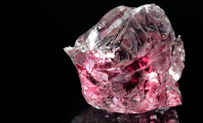 Thinking Beyond White – the Ultimate Guide to Colored Diamonds