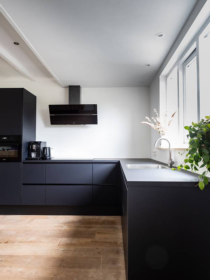 5 Tips To Make Your Black Themed Kitchen Stand Out