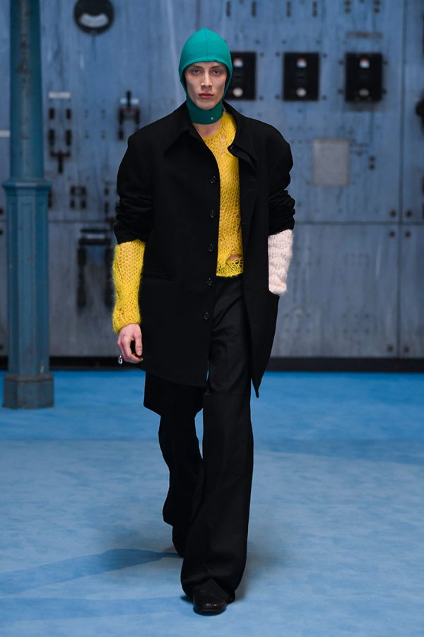 Discover Raf Simons Fall Winter 2021.22 RTW Collection
