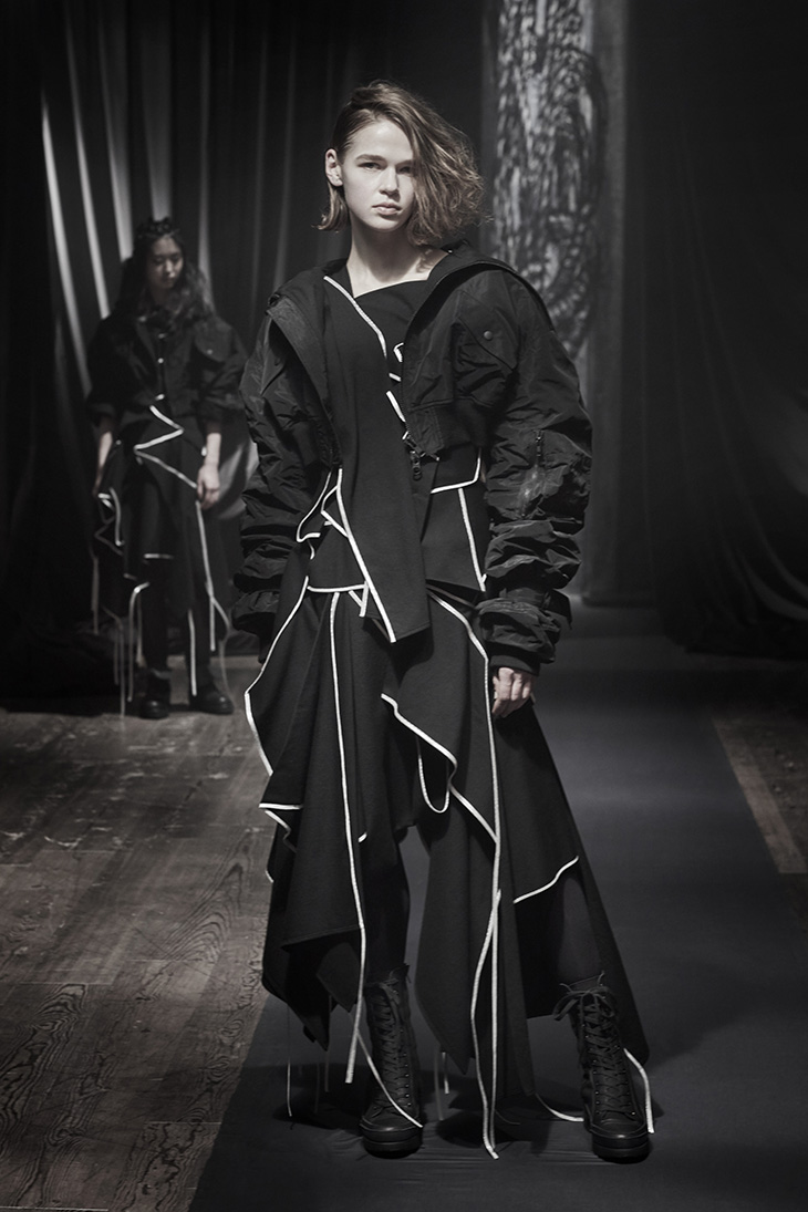 Yohji Yamamoto Womenswear Fall Winter 2021 Runway Collection