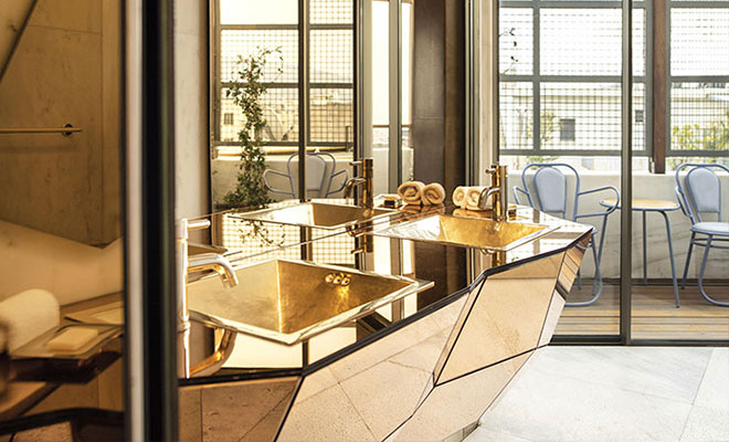 Overlooking the Acropolis: New Hotel Athens
