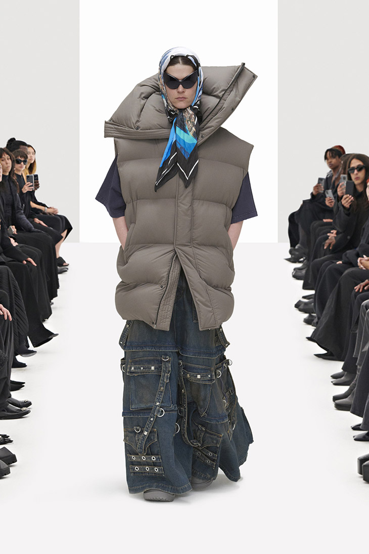 BALENCIAGA