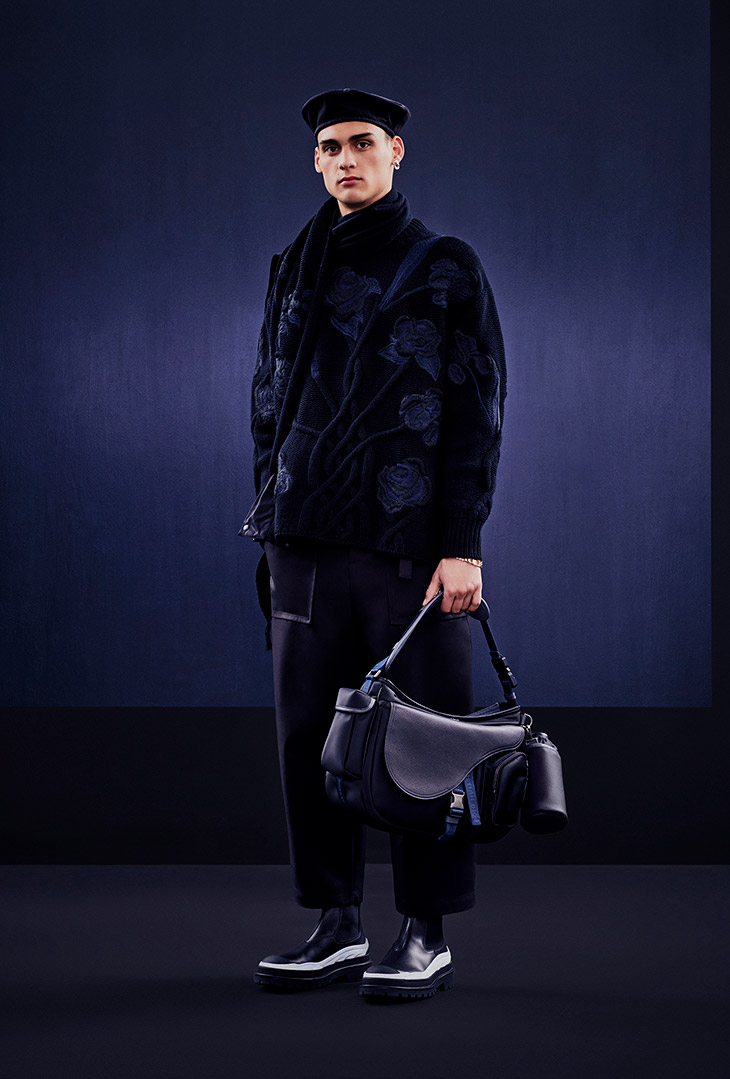 Discover DIOR x SACAI Spring 2022 Capsule Collection Discover DIOR x SACAI Spring 2022 Capsule Collection