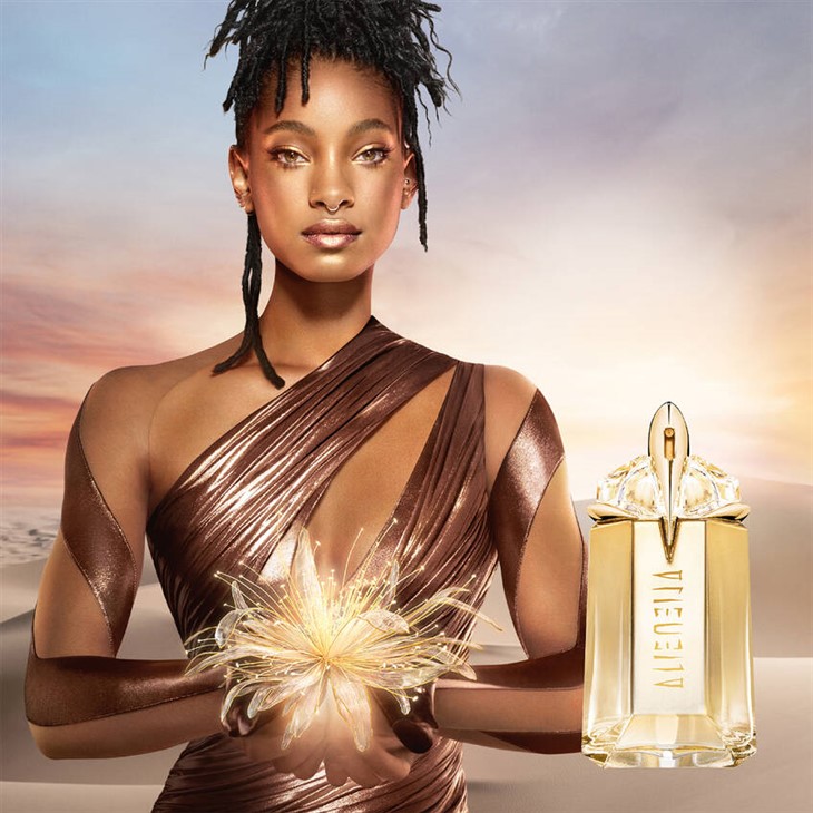 håndled beskæftigelse væv Willow Smith is the Face of Mugler's Alien Goddess Perfume