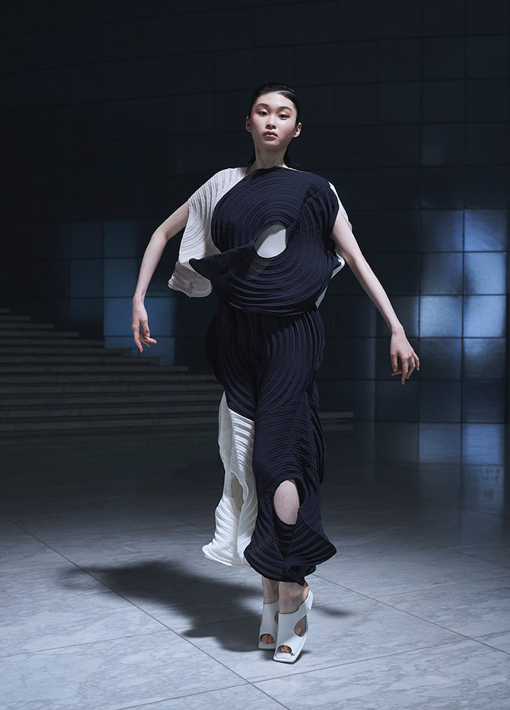 PFW: ISSEY MIYAKE Spring Summer 2022 Womenswear Collection