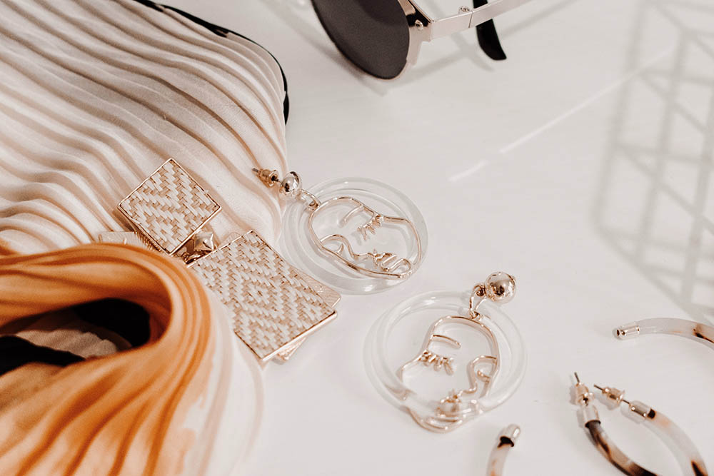 Tips For Adding Accessories To Your Outfit