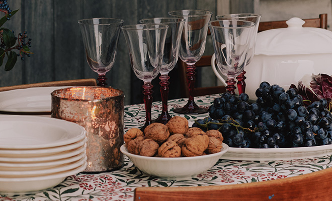 How to Instantly Upgrade Your Home Dining Experience to A Festive One