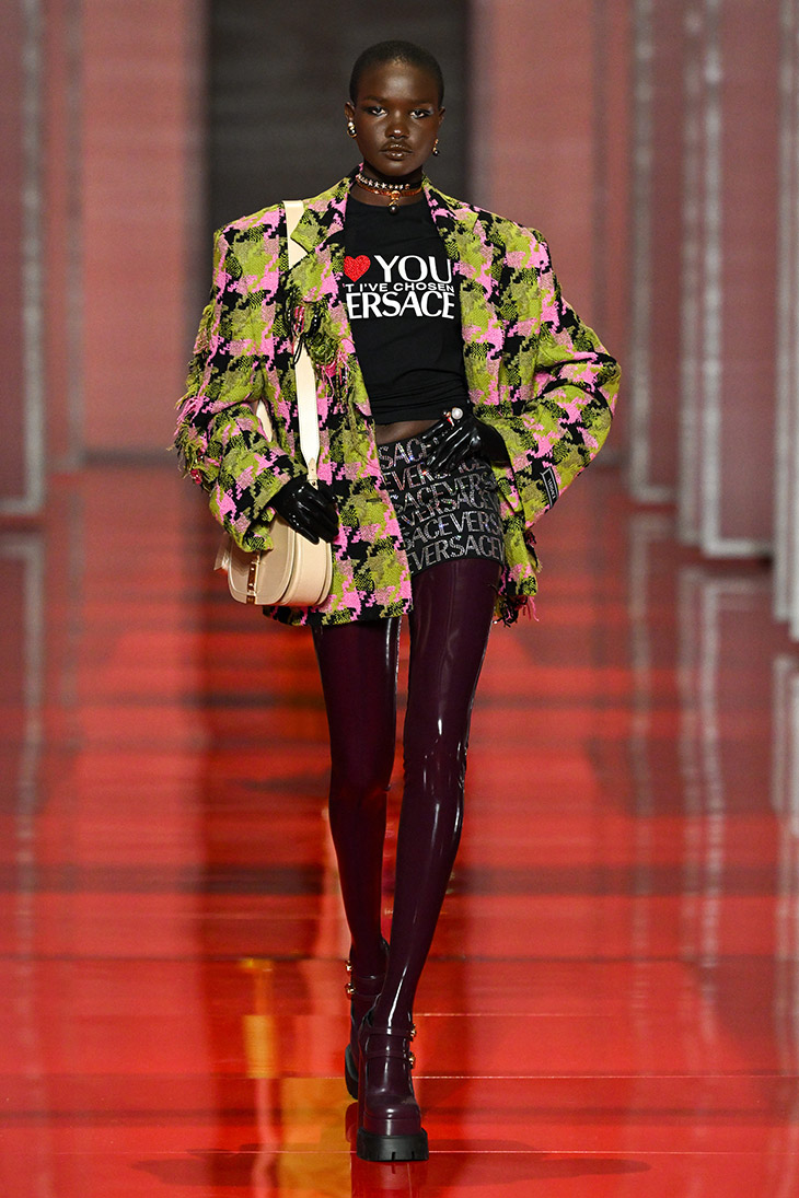 MFW: VERSACE Fall Winter 2022.23 Womenswear Collection