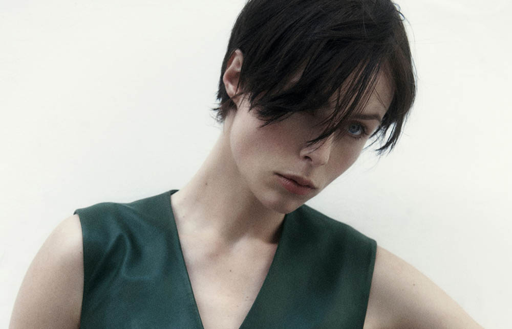 Nineties Are Back – Edie Campbell models Massimo Dutti SS22 Looks