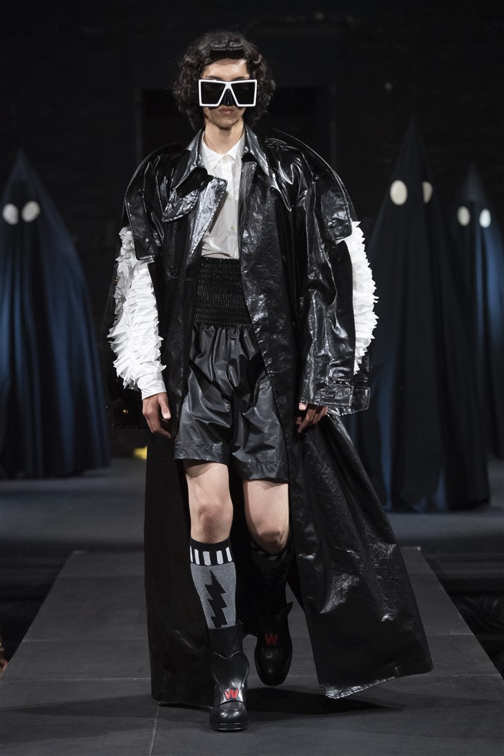 WALTER VAN BEIRENDONCK Spring Summer 2022 Menswear Collection