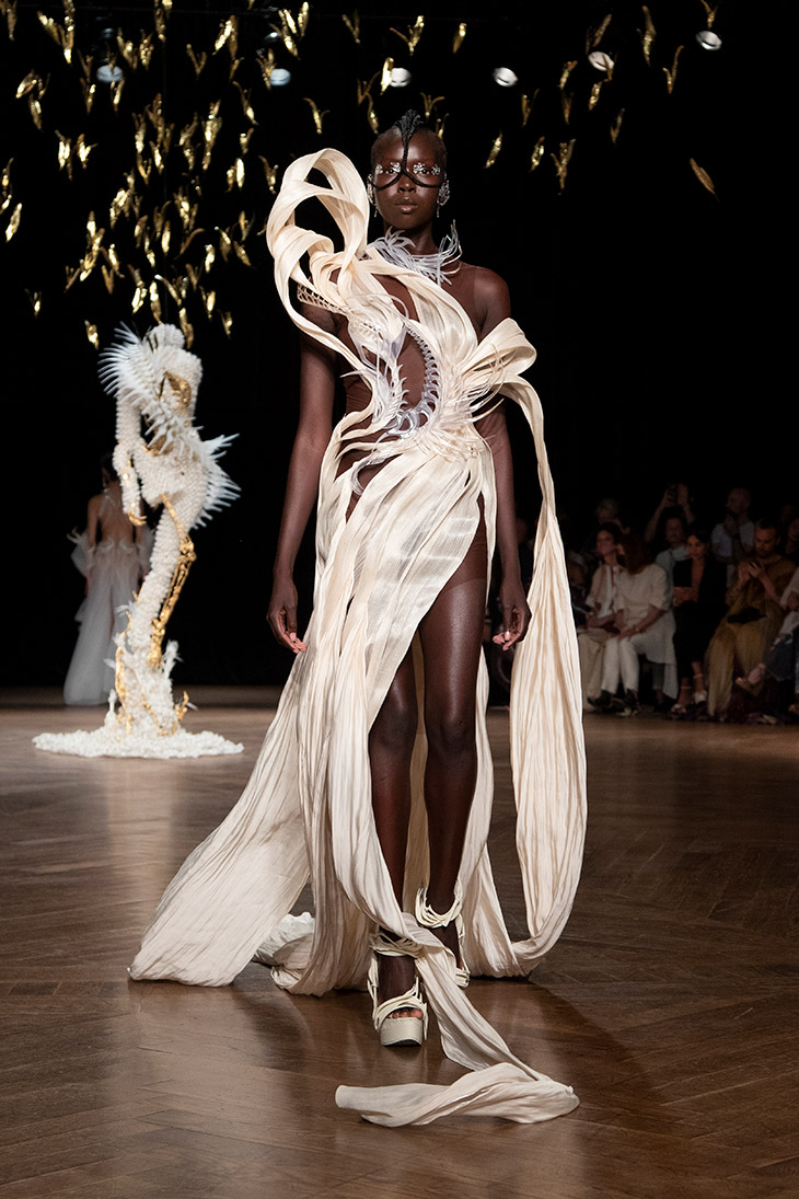 Iris van Herpen Couture Fall Winter 2021-2022 - RUNWAY MAGAZINE ®  Collections