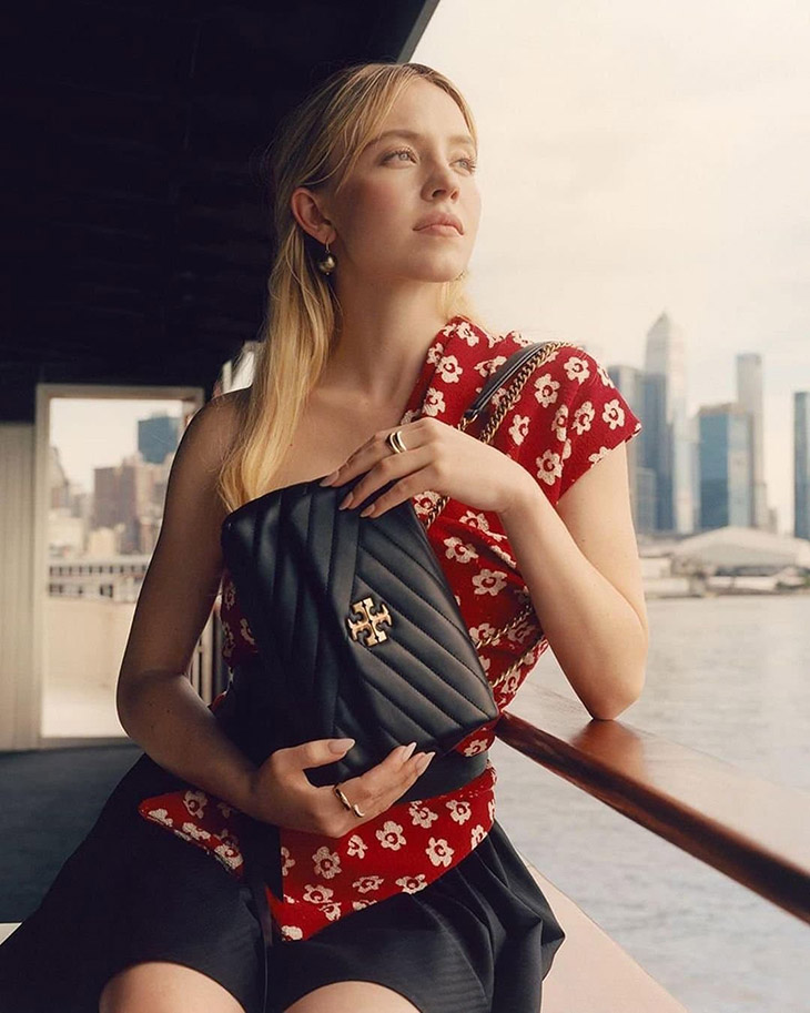 Sydney Sweeney Models Tory Burch Fall Winter 2022 Kira Handbag