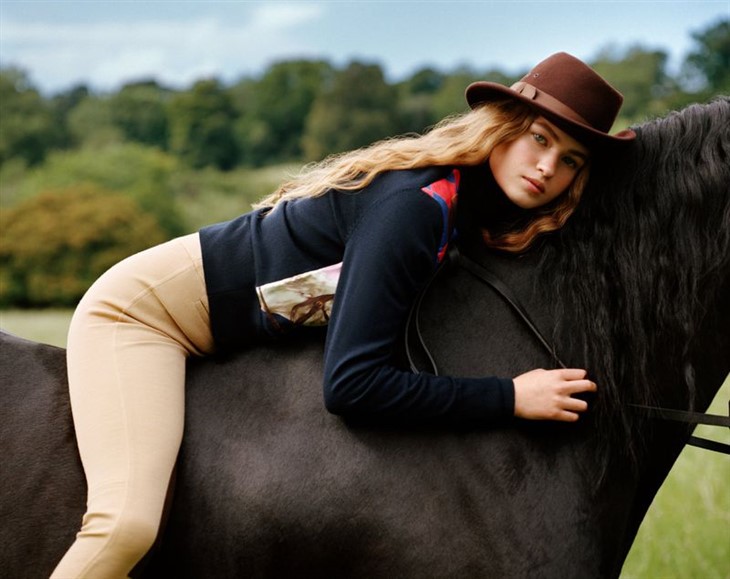 Ralph Lauren Womens Fall Accessories Campaign 2022 (Polo Ralph Lauren)