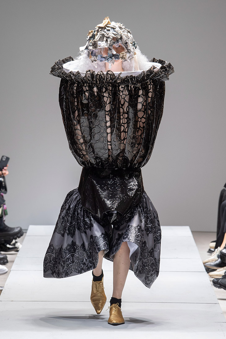 A look from Comme des Garçons' Spring 2023 Show. Photo Credit