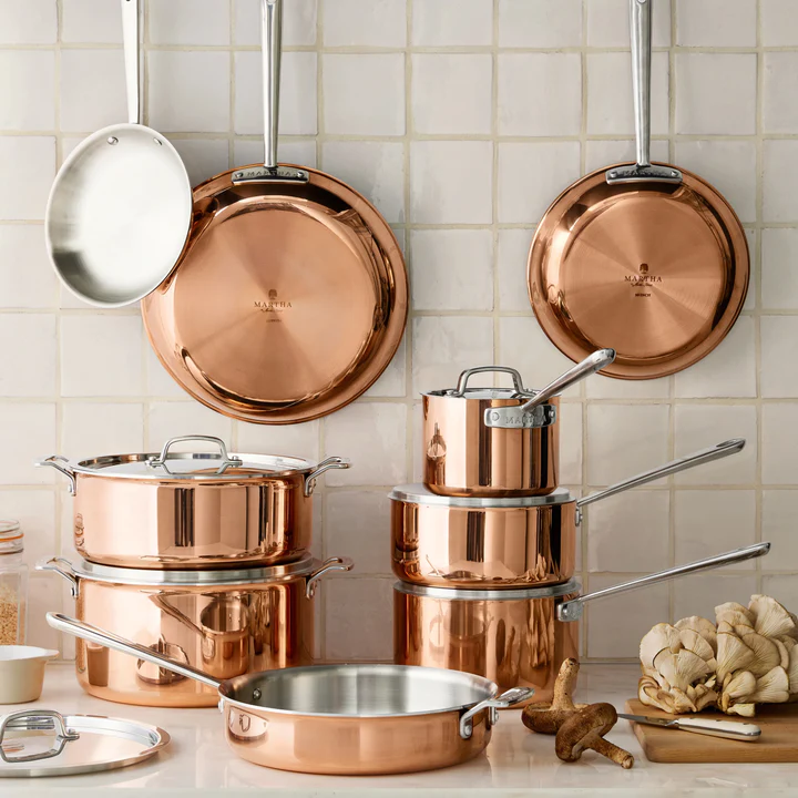 https://www.designscene.net/wp-content/uploads/2022/10/How-to-Display-Your-Cookware-in-a-Stylish-Way-2.webp